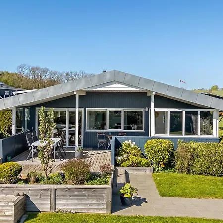 Carlie - 400m From The Sea By Interhome