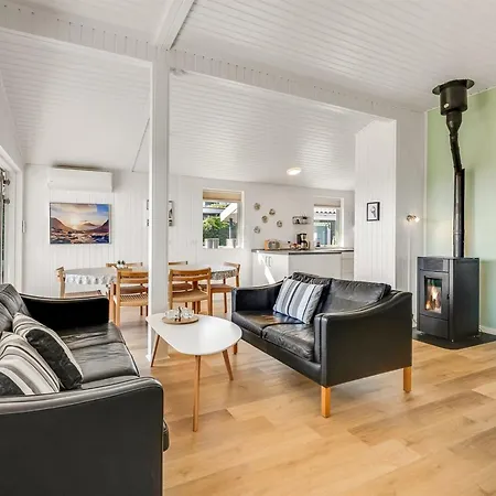 Feriehus Carlie - 400m From The Sea By Interhome Rønde